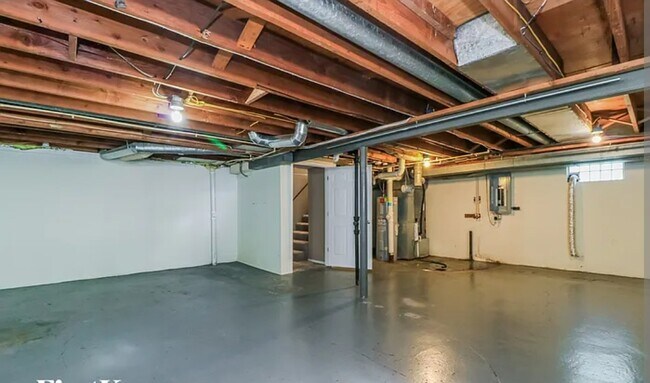 Building Photo - 6710 Foxshire Dr