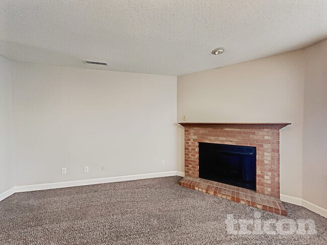 Foto del edificio - 2117 Westmere Dr