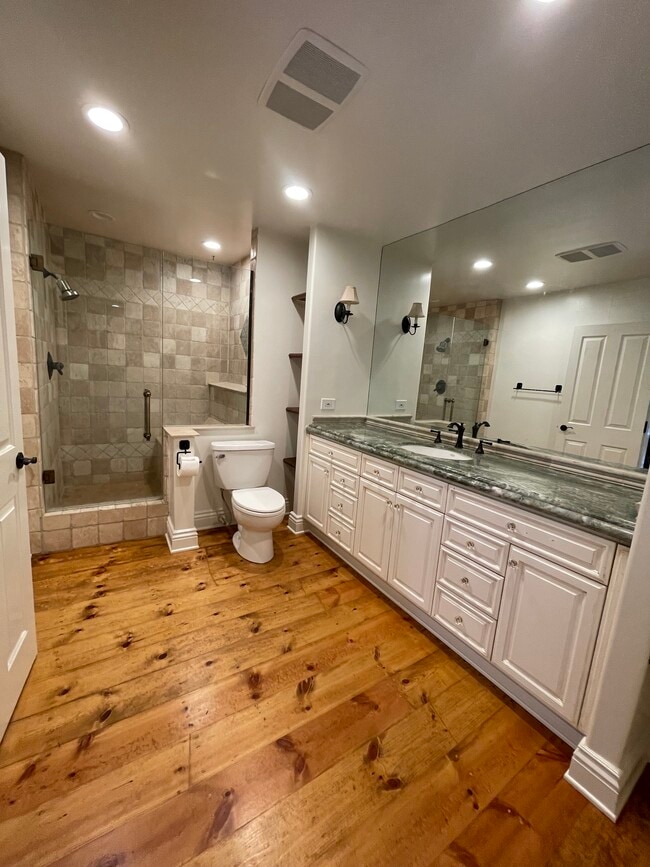 Building Photo - 754 Old Topanga Canyon Rd