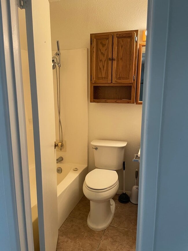 Building Photo - 2 Bedroom 2 bath condo
