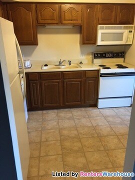 Building Photo - 2628 Lake Court Dr