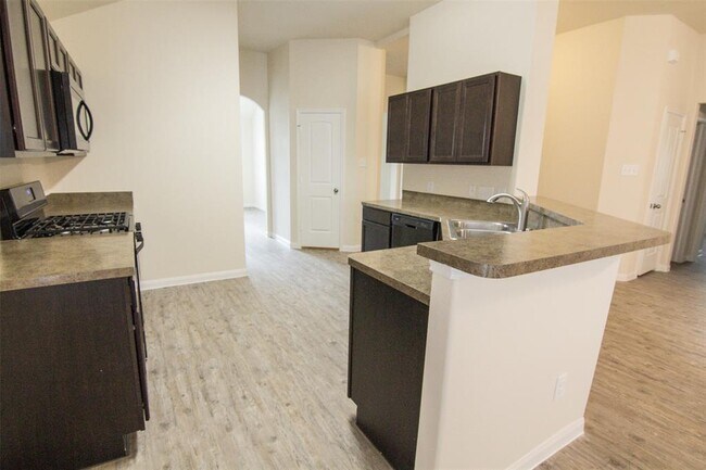 Building Photo - 3775 Lake Bend Shore Dr