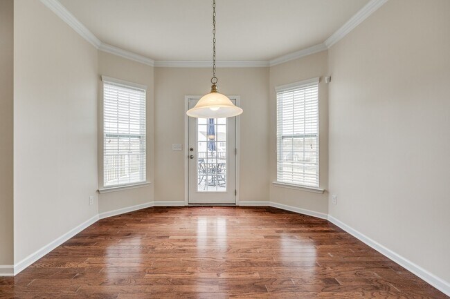 Foto del edificio - "Spacious 4-Bedroom Retreat with 3 Full Ba...