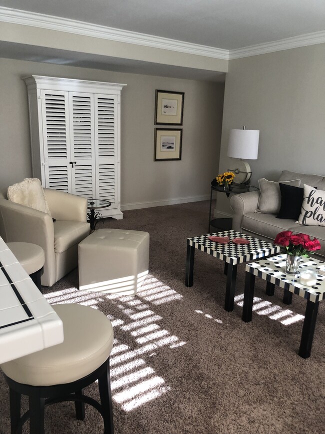 Foto del edificio - 3608 Lakeshore Dr