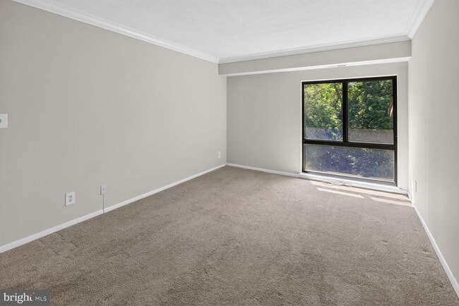 Building Photo - 5915 Tamar Dr