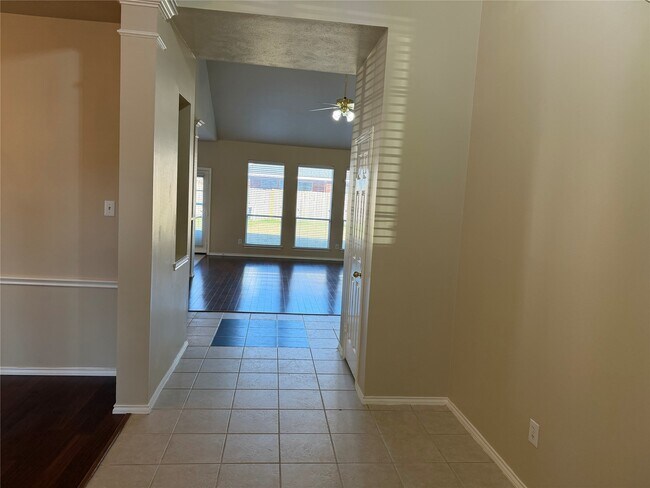 Foto del edificio - 7218 Broadelm Dr