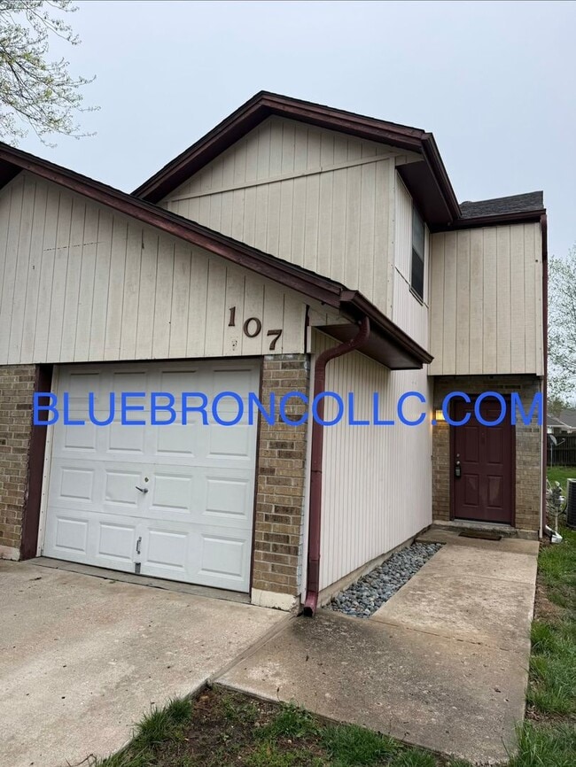Building Photo - 107 SW Oxford Pl