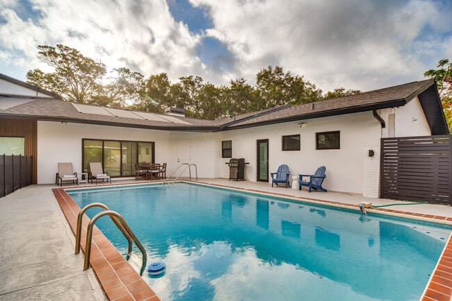 Foto del edificio - 1412 Country Club Rd N