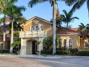 Building Photo - 1213 Villa Cir