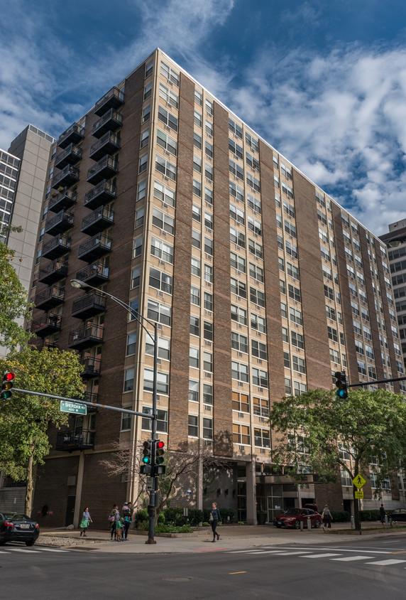 Primary Photo - 3033 N Sheridan Rd