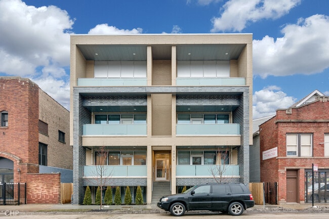 Building Photo - 1716 N California Ave