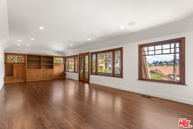 Foto del edificio - 3432 Winslow Dr