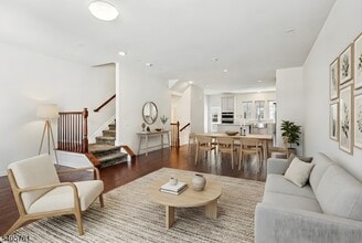 Building Photo - 32 Cortland Ct