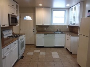 Building Photo - 400 S Smallwood St