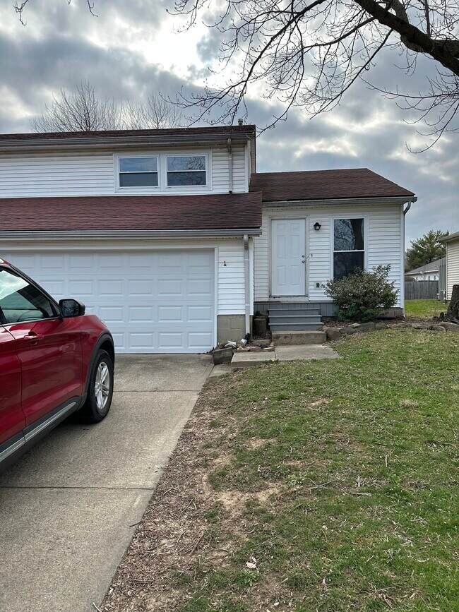 Exterior 1/2 Duplex - 3279 Kilwinning Pl