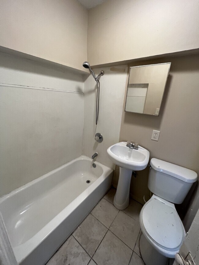 Foto del edificio - AVAILABLE NOW! Newly Renovated 1BR!