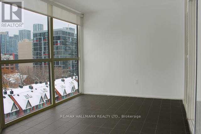 Photo du bâtiment - 701 King St W