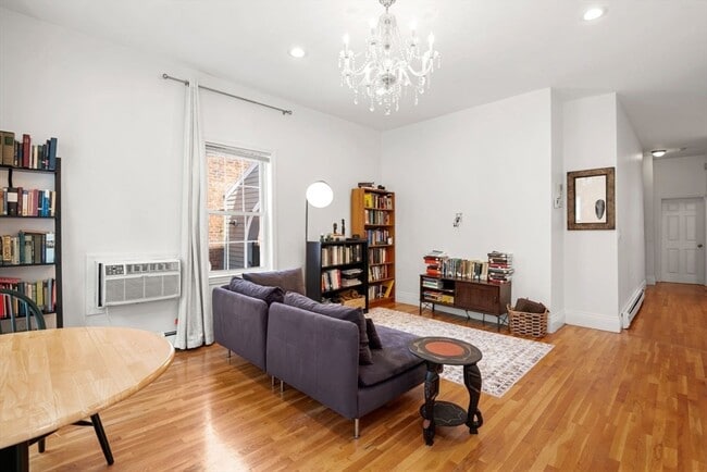 Building Photo - 249 Roxbury St