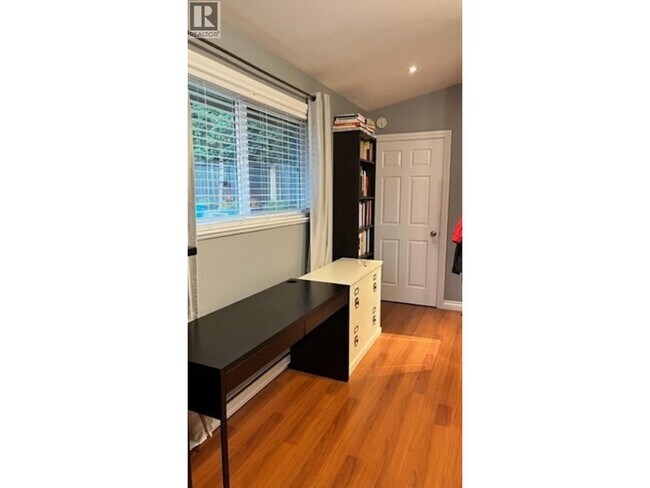 Photo du bâtiment - 737 Robinson St