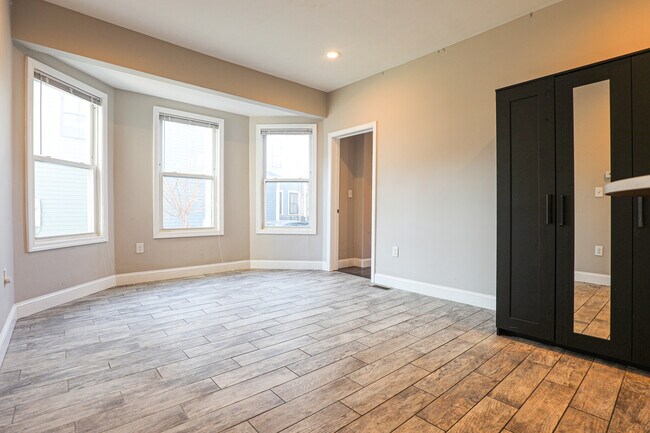 Building Photo - 79 Linden St