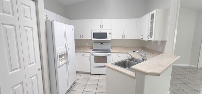 Foto del edificio - BEAUTIFUL 2/2 IN CATALINA OAKS- VERO BEACH