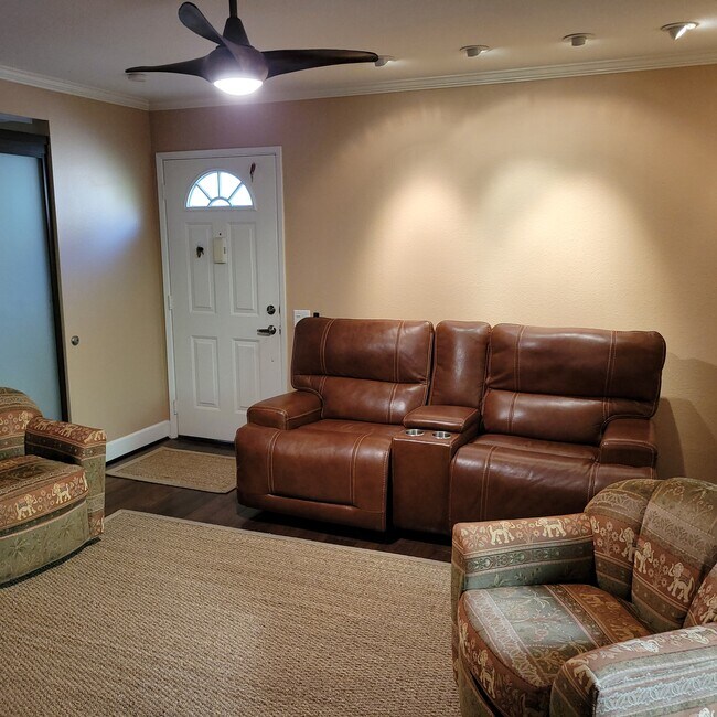 Building Photo - 3128 Via Alicante