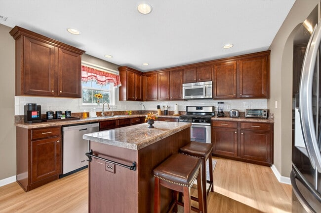 Building Photo - 1961 Creek Bank Dr