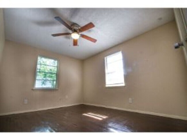 Building Photo - Discover Your New Home in the Heart of San Antonio's East Side
