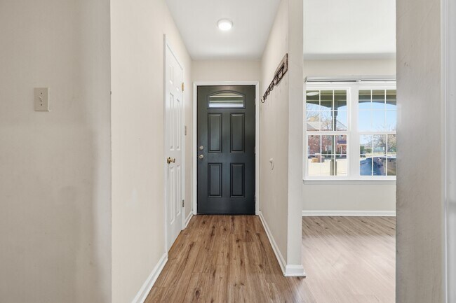 Building Photo - 3914 Wyckoff Dr