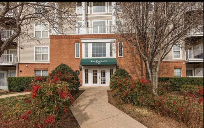 Building Photo - 7000 Falls Reach Dr