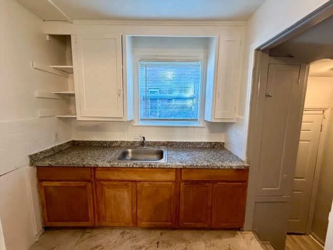 Foto del edificio - 3 Bedroom 1 1/2 Welcome Section 8