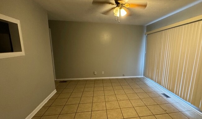 Foto del edificio - 3226 Wellington Ave