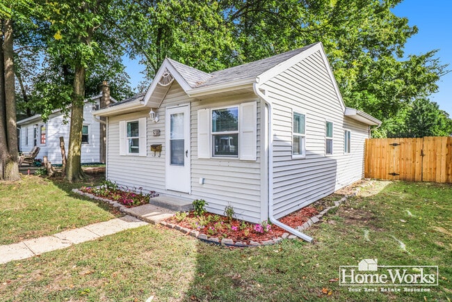 Foto del edificio - Cozy One-Story Home with 2 Bedrooms in River Park