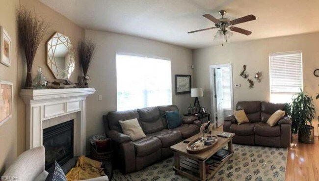 Building Photo - 3 bedroom in Virginia Beach VA 23451