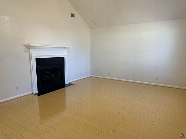 Building Photo - 202 Grand Ave