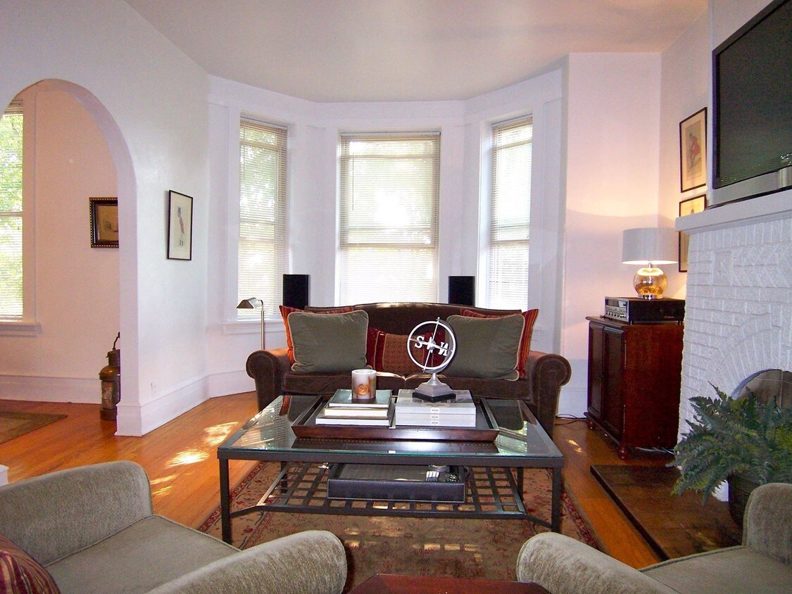 Primary Photo - 534 S East Ave