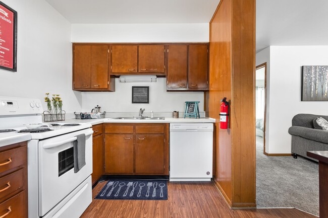 Building Photo - Meadow Park Apartments | Specials Available!