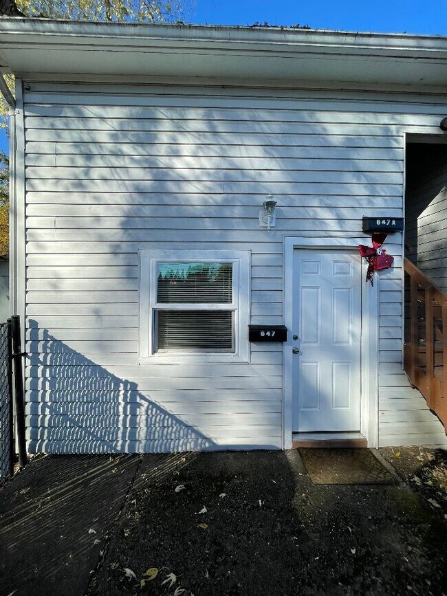 Foto principal - 647 N Morton St