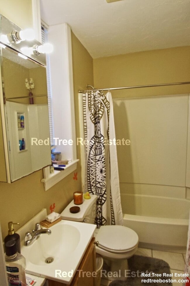 Building Photo - 17 Highgate St