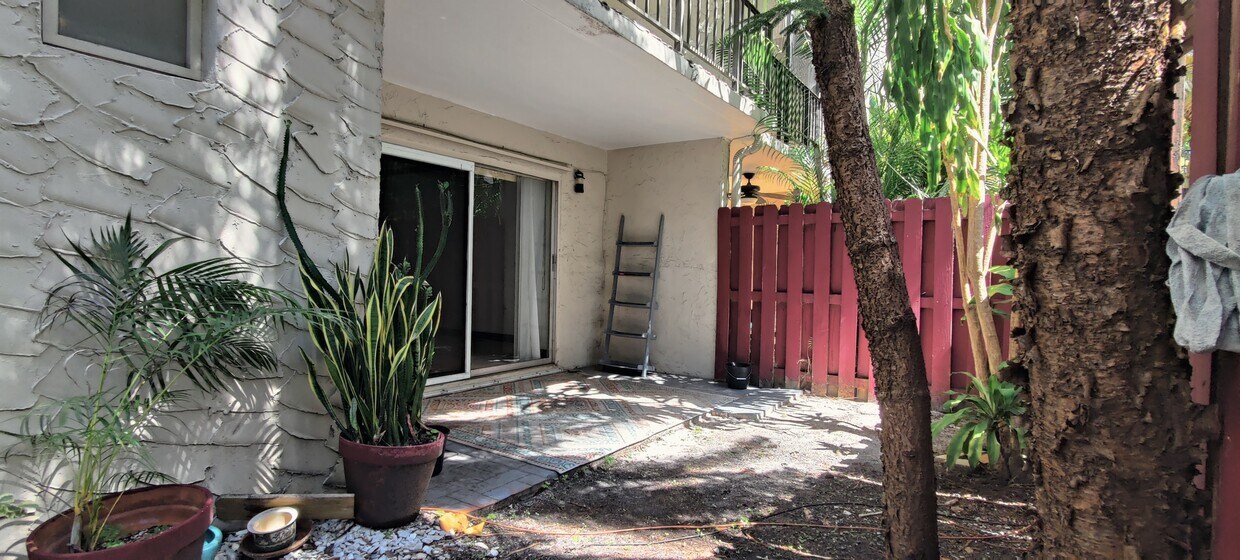 Foto principal - 6900 N Kendall Dr