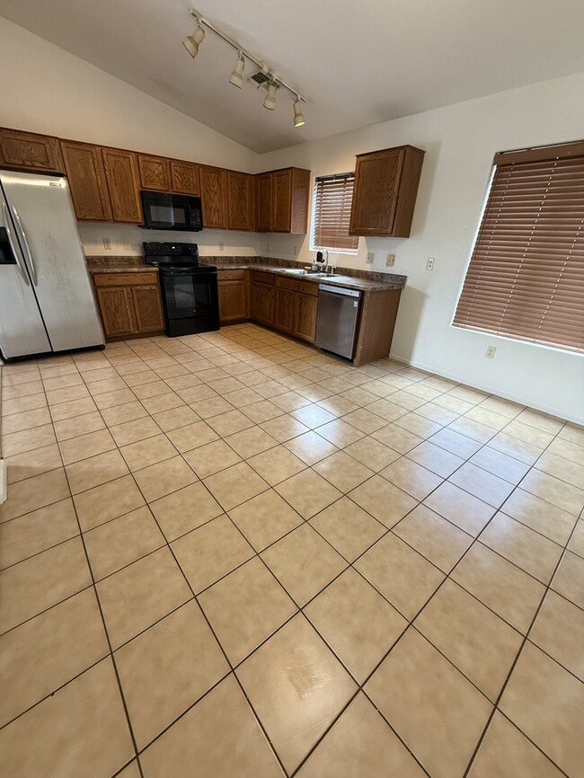 Building Photo - House For Rent
