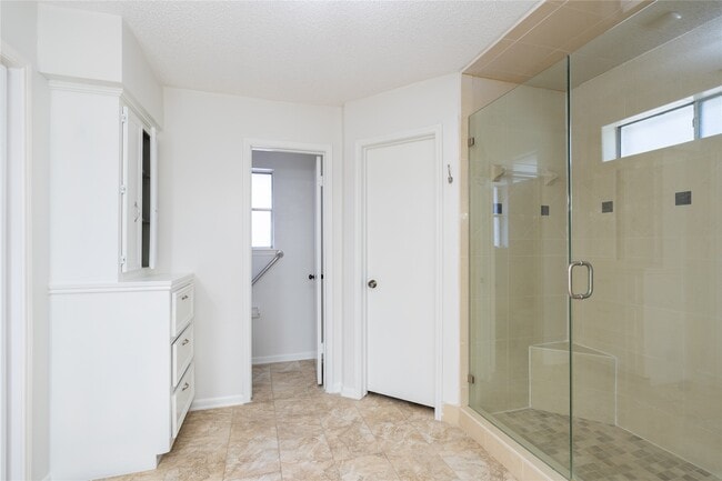 Building Photo - 12910 Shady Knoll Ln