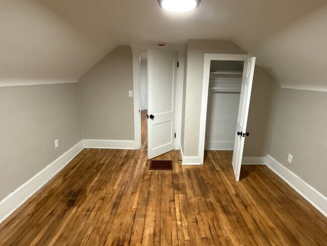 Building Photo - Renovated 3-Bedroom Home – We Welcome Sect...