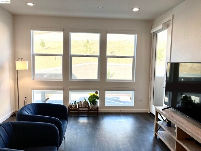 Foto del edificio - 2700 Wildflower Sta Pl
