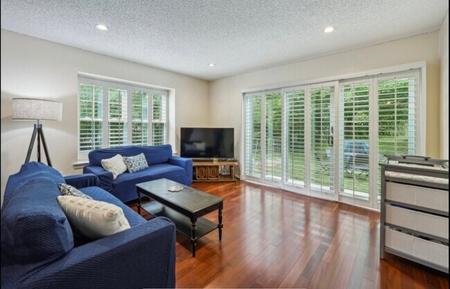 Building Photo - 259 Penns Way