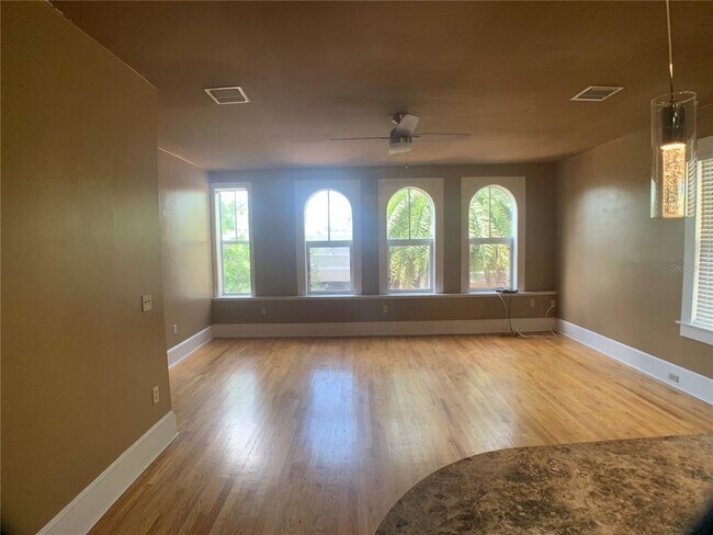 Building Photo - 23 E Magnolia Ave