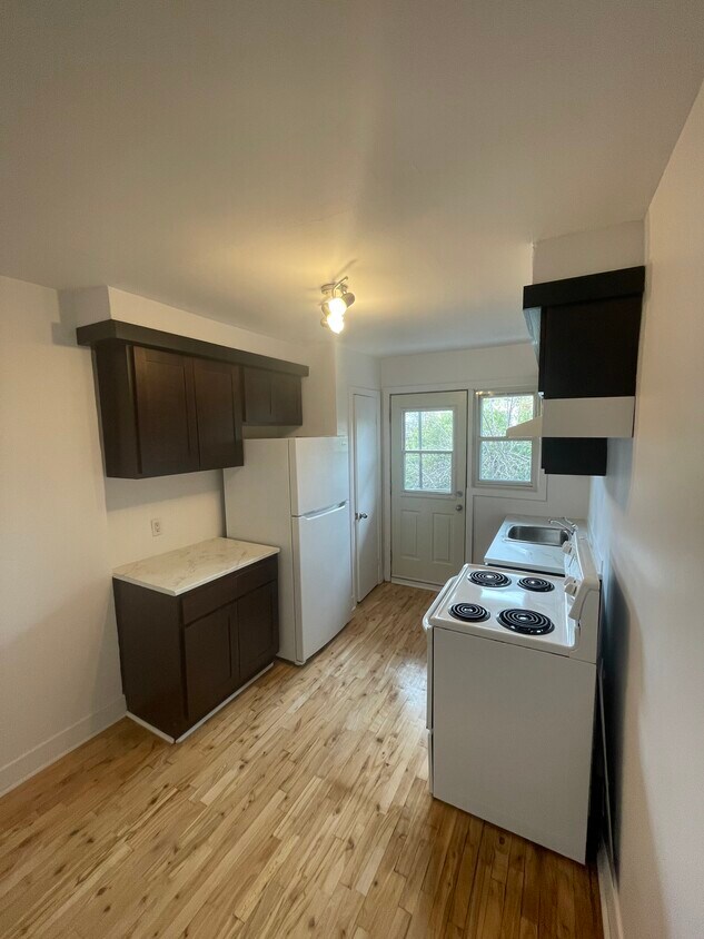 2110 Beaconsfield Av Unit 3, Montréal, QC H4A 2G6 Apartments 2110