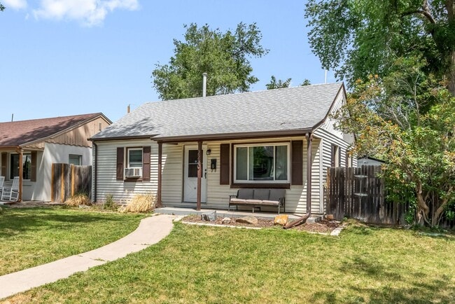 3BD, 1BA Edgewater Home with Lard Back Yard and 2-Car Garage - 3BD, 1BA Edgewater Home with Lard Back Yard and 2-Car Garage