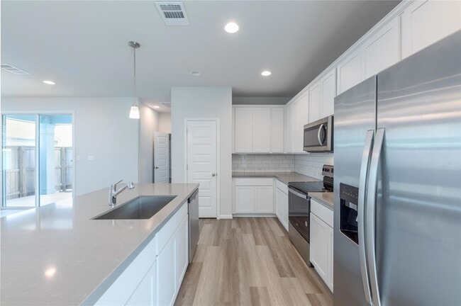 Building Photo - 301 Elm Br Trl