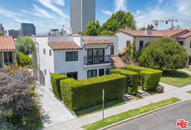 Foto del edificio - 831 S Curson Ave